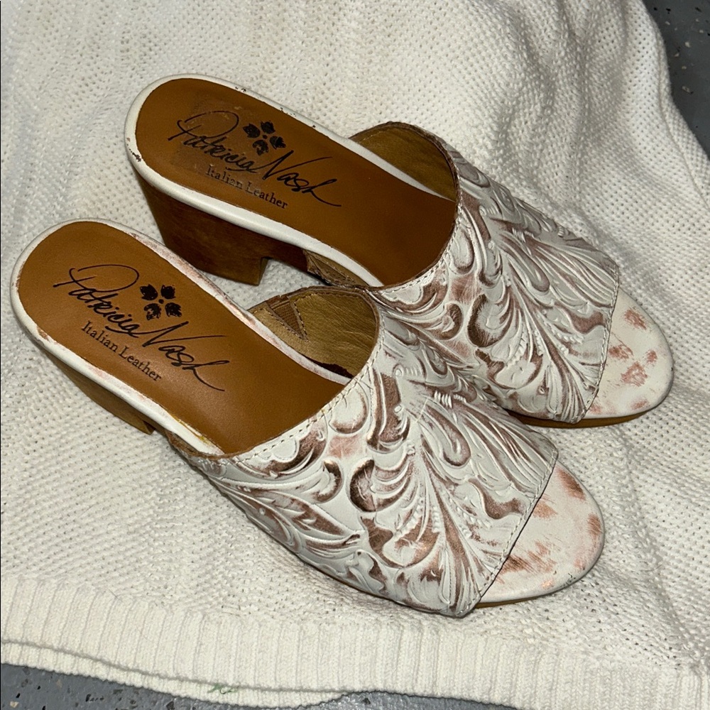 Patricia Nash champagne Mules size 8.5 NWOT - Picture 2 of 10